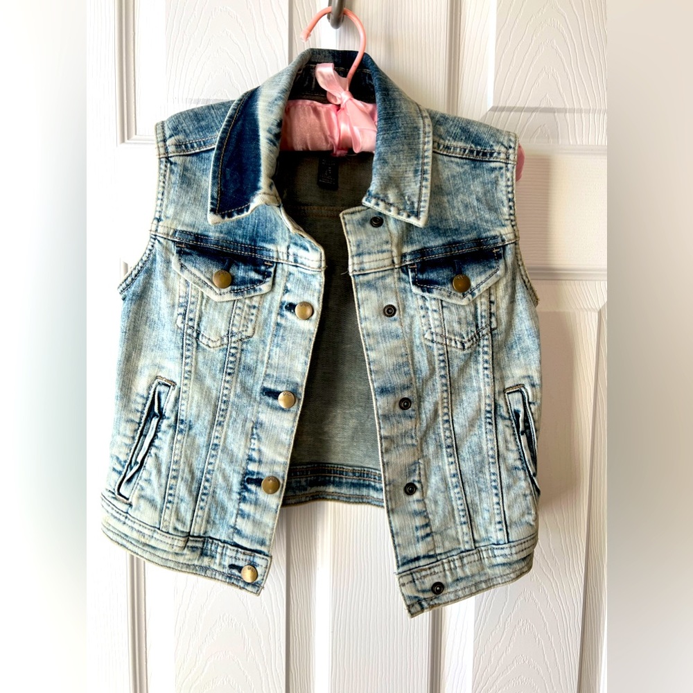 Girls GAP acid-wash distressed denim/jean vest size 8/9